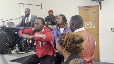 Now that’s a praise 🕺🏾 #praisebreak