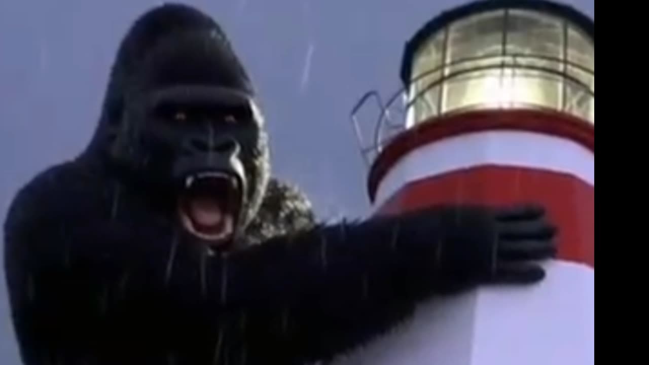 "Giant Gorilla Attacks Lighthouse in Storm | خوفناک "إسمندری لمحہ