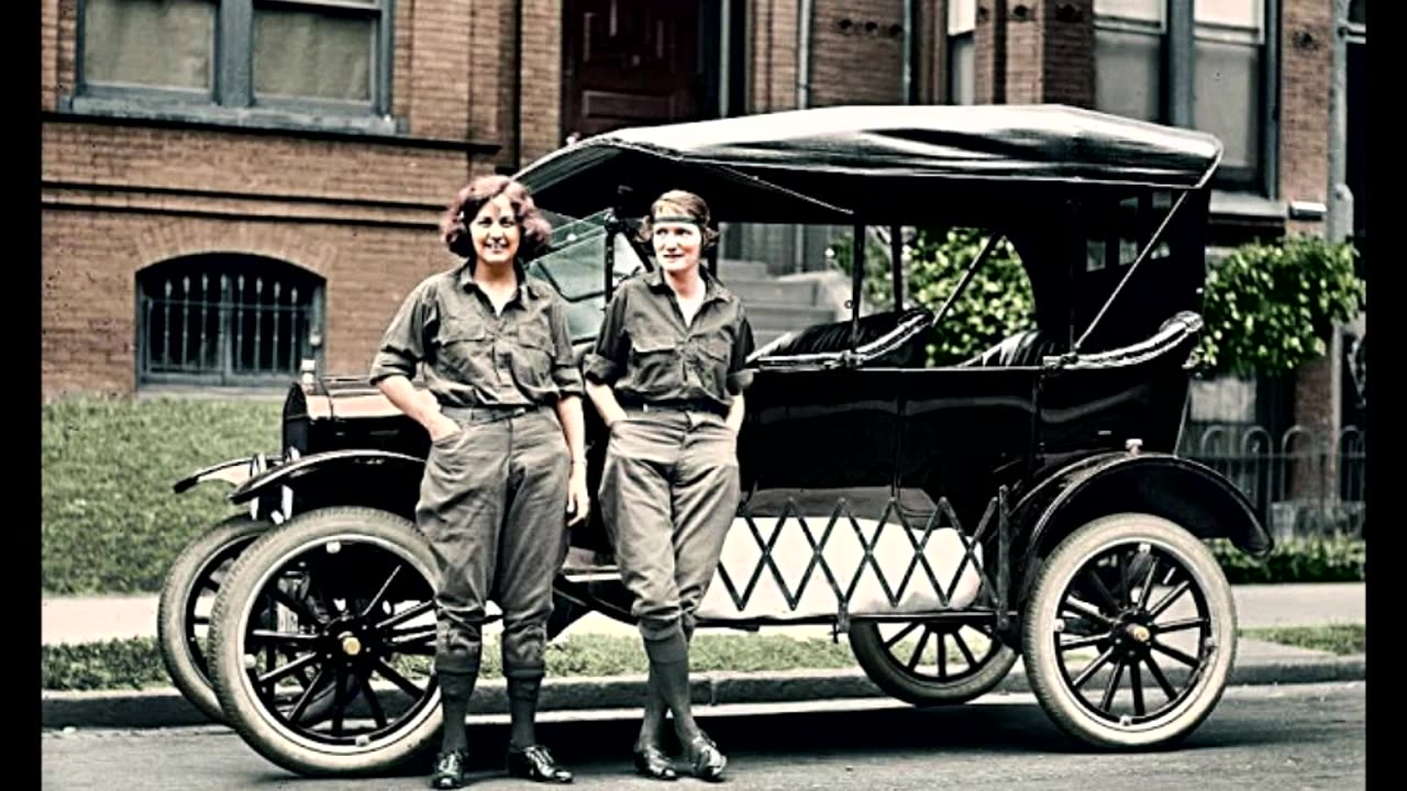 27 Wonderfully Colorized Photos of Classic American Automobiles of the 1910s and 1920s