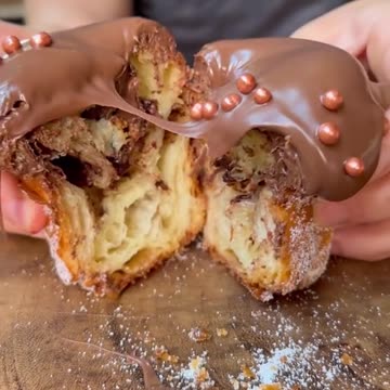 By the power vested in pastry we pronounce you croissant