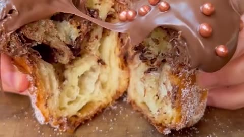 By the power vested in pastry we pronounce you croissant