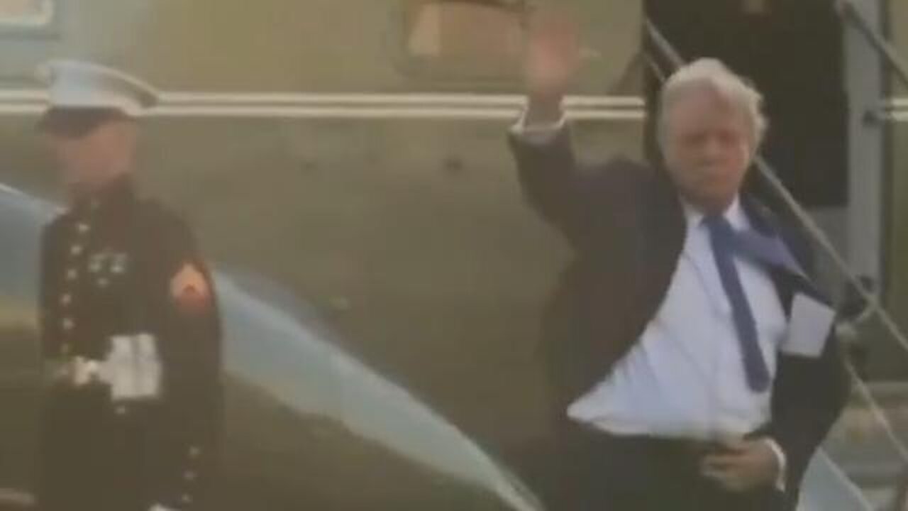 #TRUMP ’S HANDS TOUCHED HIS BUCKLE TWICE IS #DJT’S IMPORTANT MESSAGE TODAY (#FRYDAY) TO BUCKLE UP☝🏼