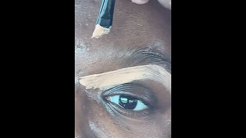 Moet zooms in on terrible skin to do makeup tutorial for almost 3 hours 7/12/25 #bigoclipandsip