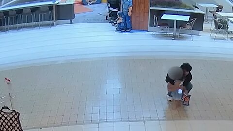 SHOCKING video shows man abducting toddler from Virginia mall