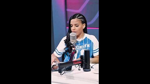 Denise lo mas bello del edificio rojo