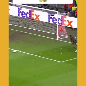 What is the Defender doing? 😭😂