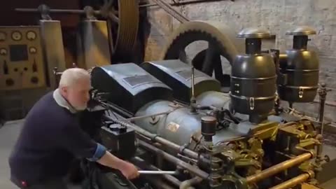 Starting a horizontal diesel engine by Motorenfabrik Herford Germany