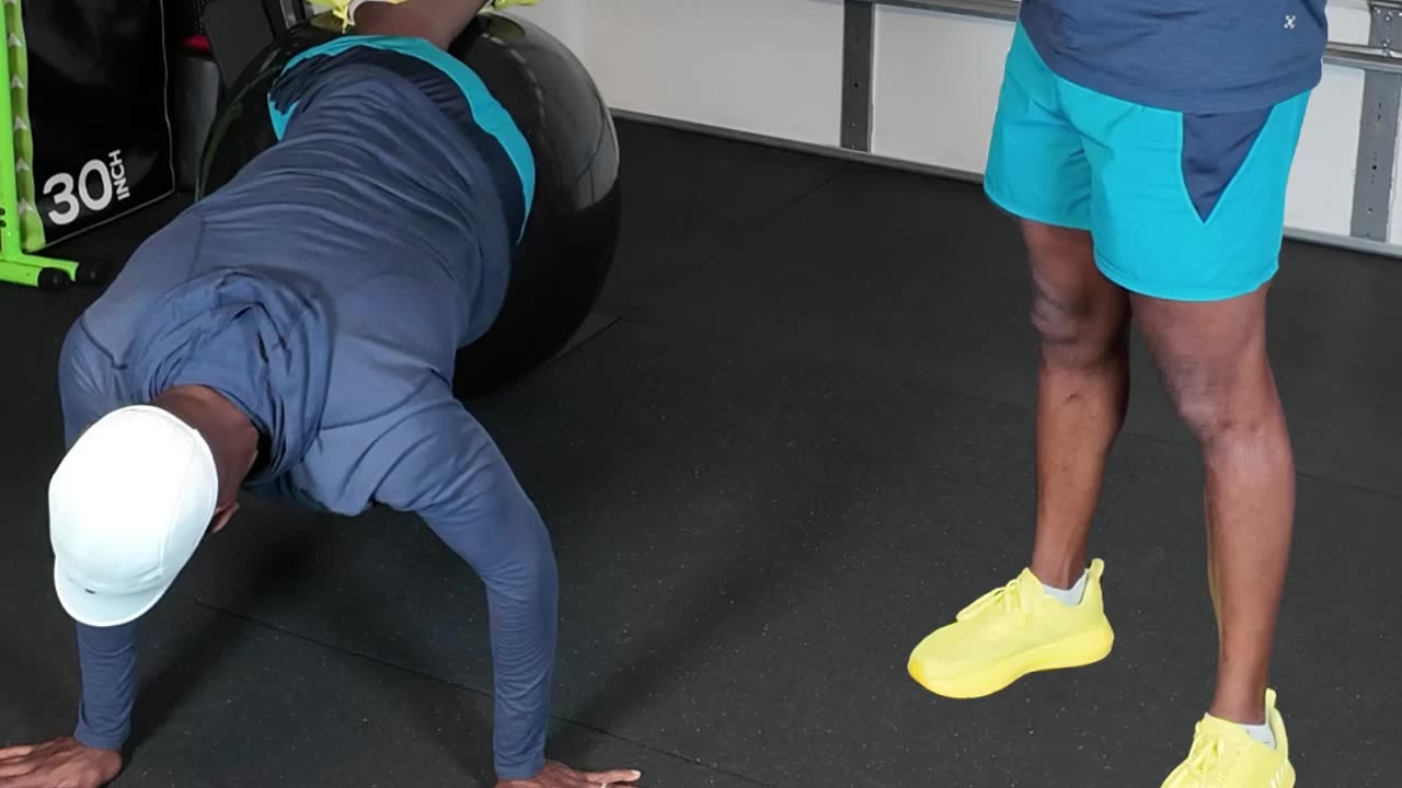 ALTERNATING LATERAL BALL TUCK