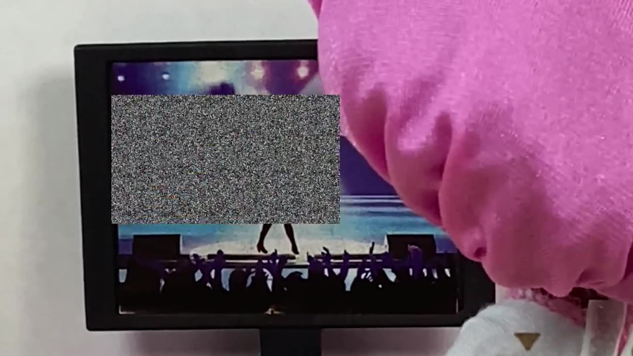 Barbie film "Poltergeist (pt 1)