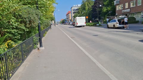 Promenerar I Centrala Örebro 15 Aug. 2025