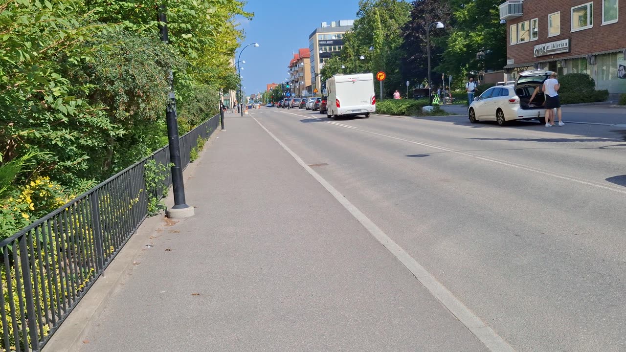Promenerar I Centrala Örebro 15 Aug. 2025