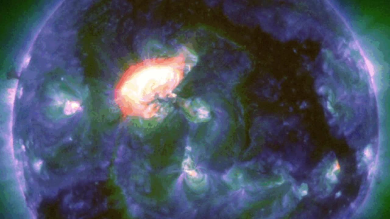 A CME is heading straight for Earth