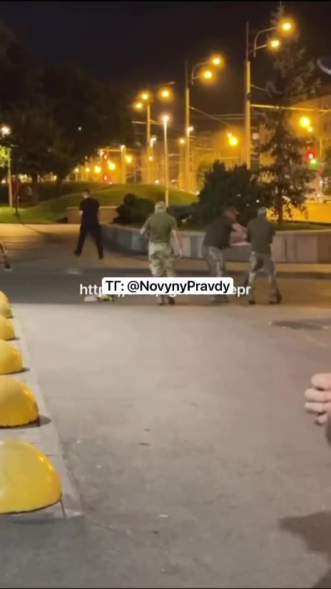 To break his resistance, they, according to eyewitnesses, hit him with a stun gun