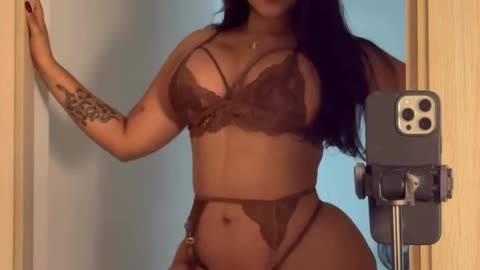 🍒 Sexy Mirror Selfie 💯🔥
			