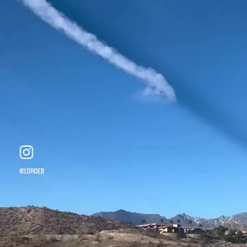 I've never seen a chemtrail do this before