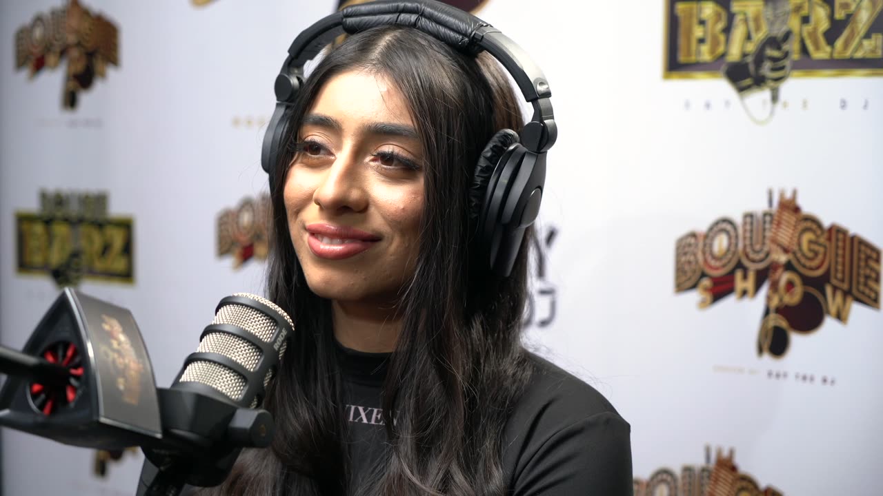 Violet Myers - I Feel A Lot Of Erections🍆 While Taking Pics📸 With Fans At Exxxotica