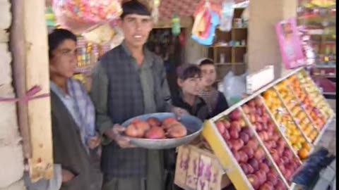 US Soldiers Buy Pomegranates from Afghan Kids Before Evacuating – Real OEF Footage