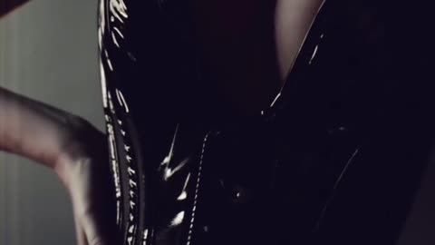 She knows how to seduce