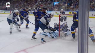 NHL - Cole Perfetti ties the game with the first #StanleyCup Playoffs goal of his career! ☝️