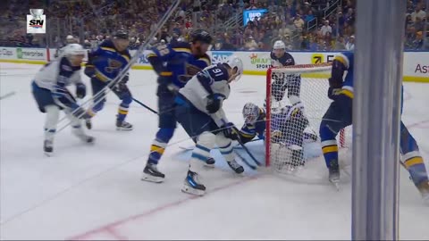 NHL - Cole Perfetti ties the game with the first #StanleyCup Playoffs goal of his career! ☝️