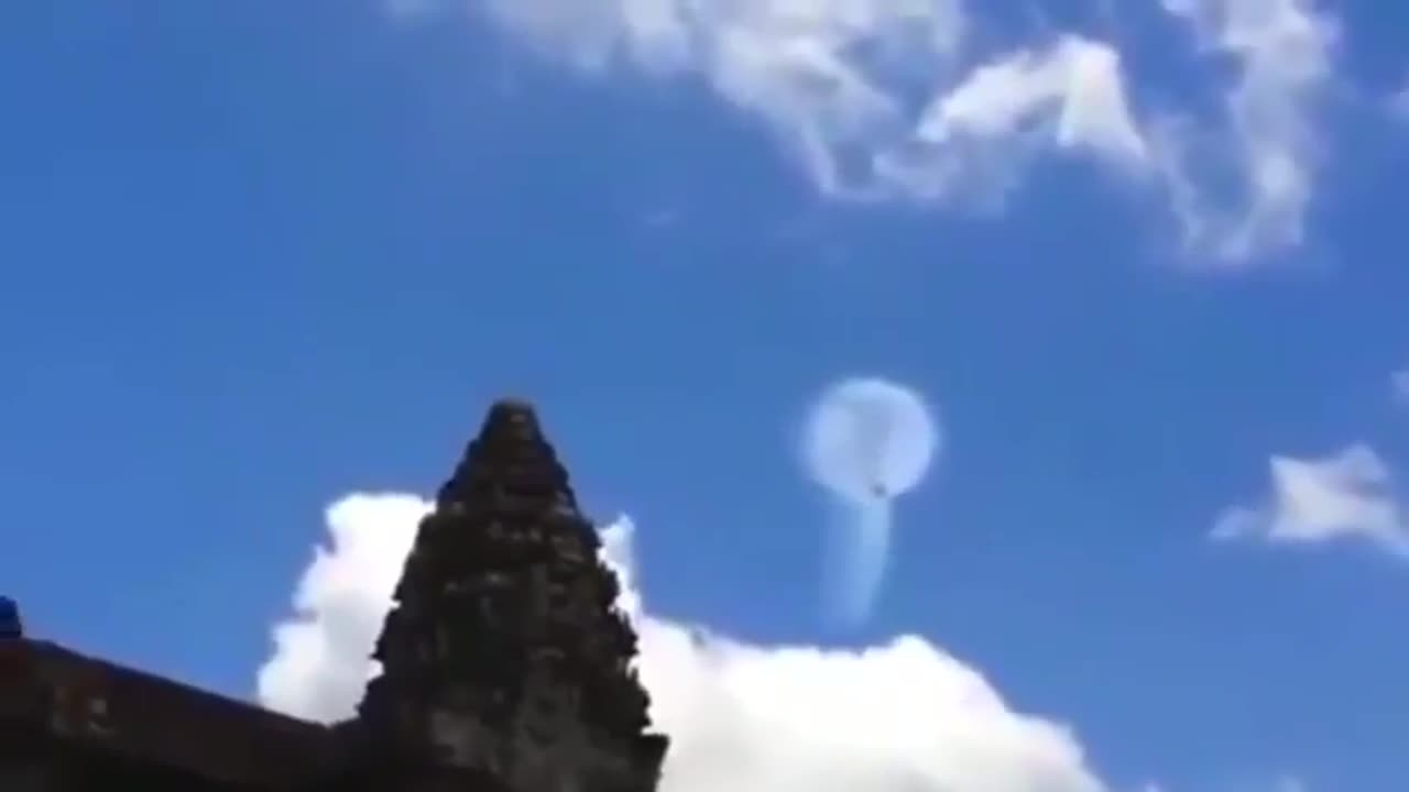 sTRANGE cRAFT (UFO) aPPEARS fROM a pORTAL iN tHE sKY! - RAW UNEDITED VIDEO - NO ZOOMS