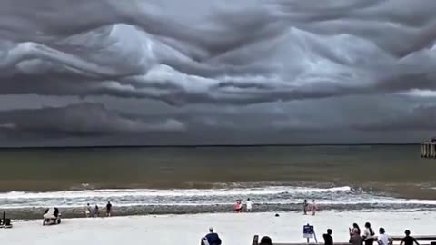 Nature's Warning in the Sky 🌊⚡ | Unreal Cloud Formation Before the Storm
