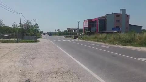 Përplasen dy makina te ura e Tapizës, humb jetën një grua