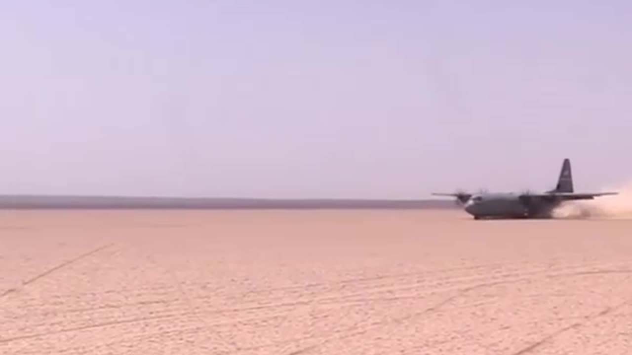 Amazing C130 Hercules Land In Sands #Aviation #Fly #AeroArduino