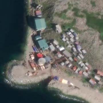 AMerica and russia are only 2 miles apart