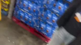 What the heck is happening here 👀 🤦‍♂️