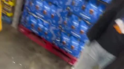 What the heck is happening here 👀 🤦‍♂️