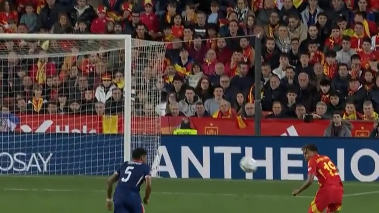 Fantastik është ky djalë, Lamine Yamal shënon supergol për Spanjën