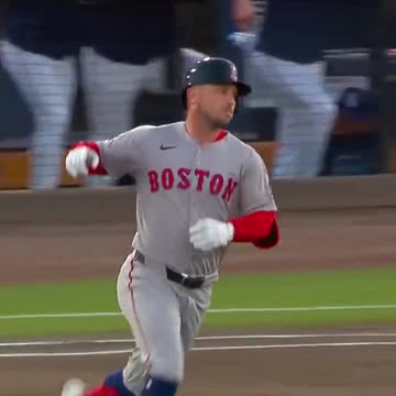 MLB - Alex Bregman homers for the third time this year 🔥