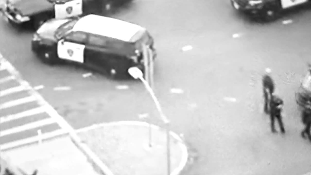 Crime rising in Oakland, officer gets attacked while stopped at red light