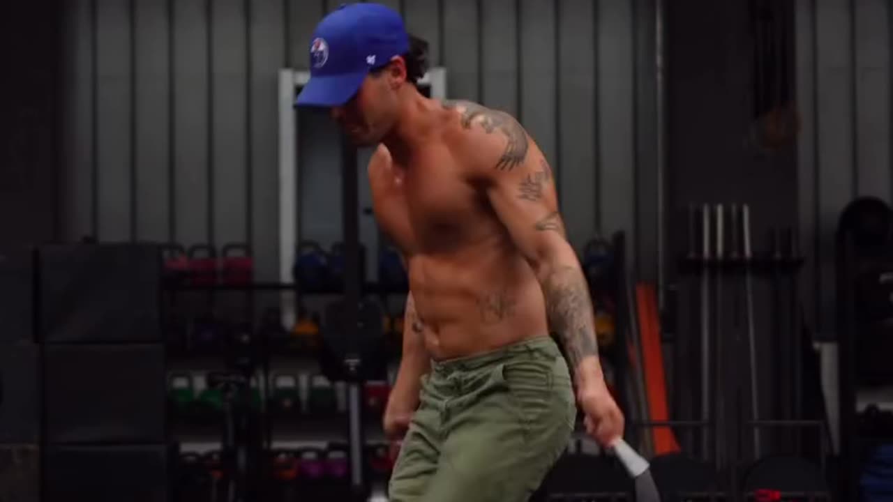 Only one more videooo in this gym is remainingš¤ The rope I use @swissskip