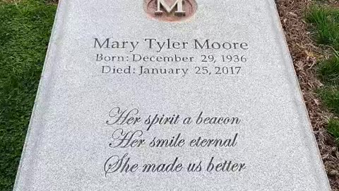 FAMOUS GRAVES - VOL. 523: MARY TYLER MOORE
