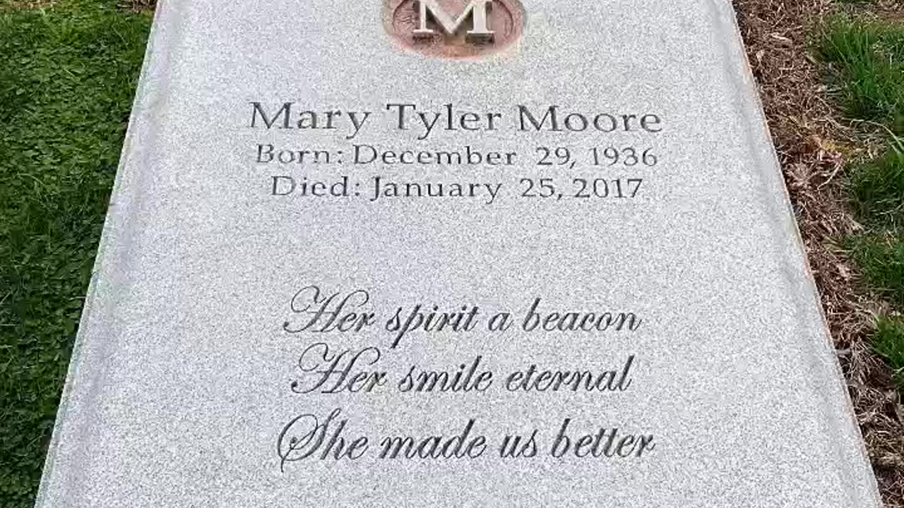 FAMOUS GRAVES - VOL. 523: MARY TYLER MOORE