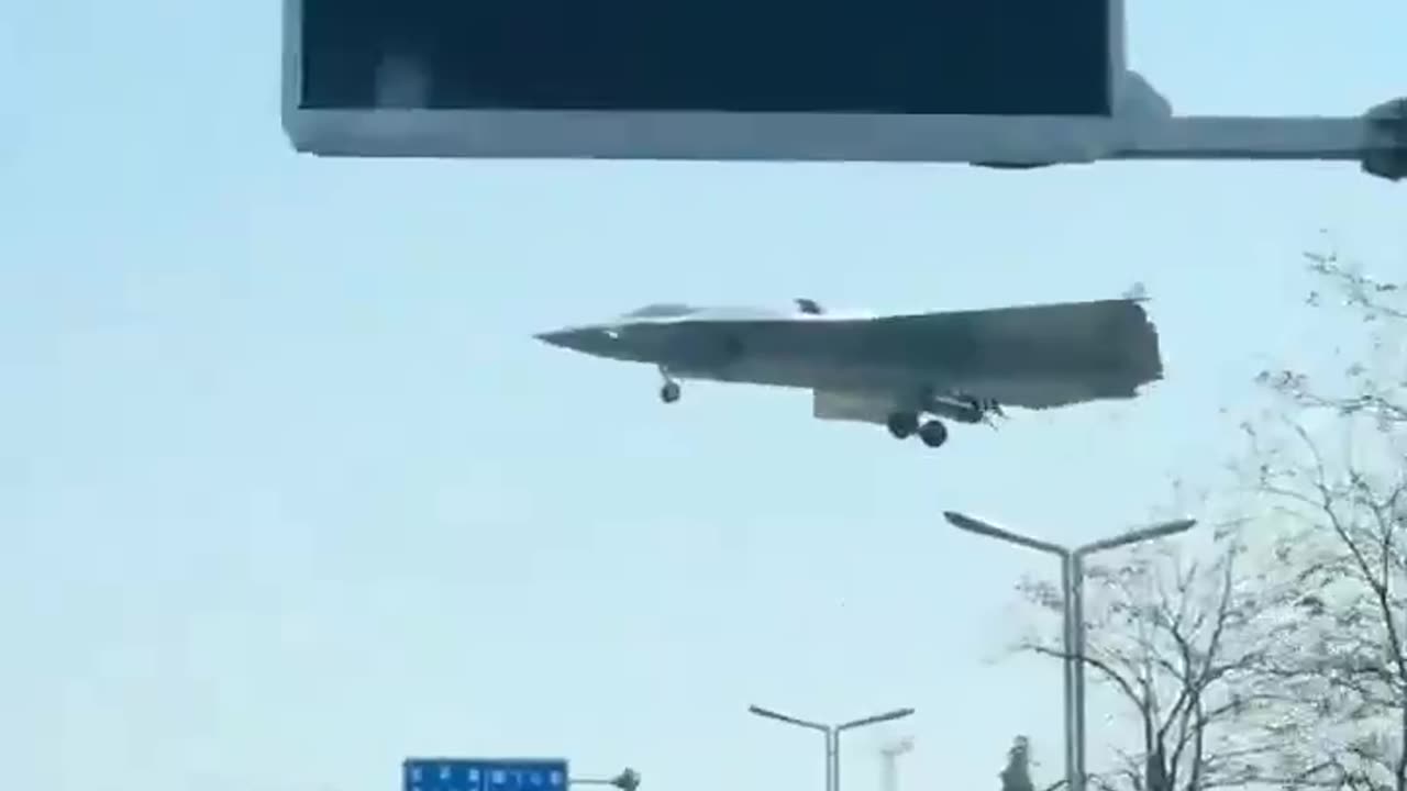 New Close-Up Video of Chinese J-36 Fighter Jet Landing