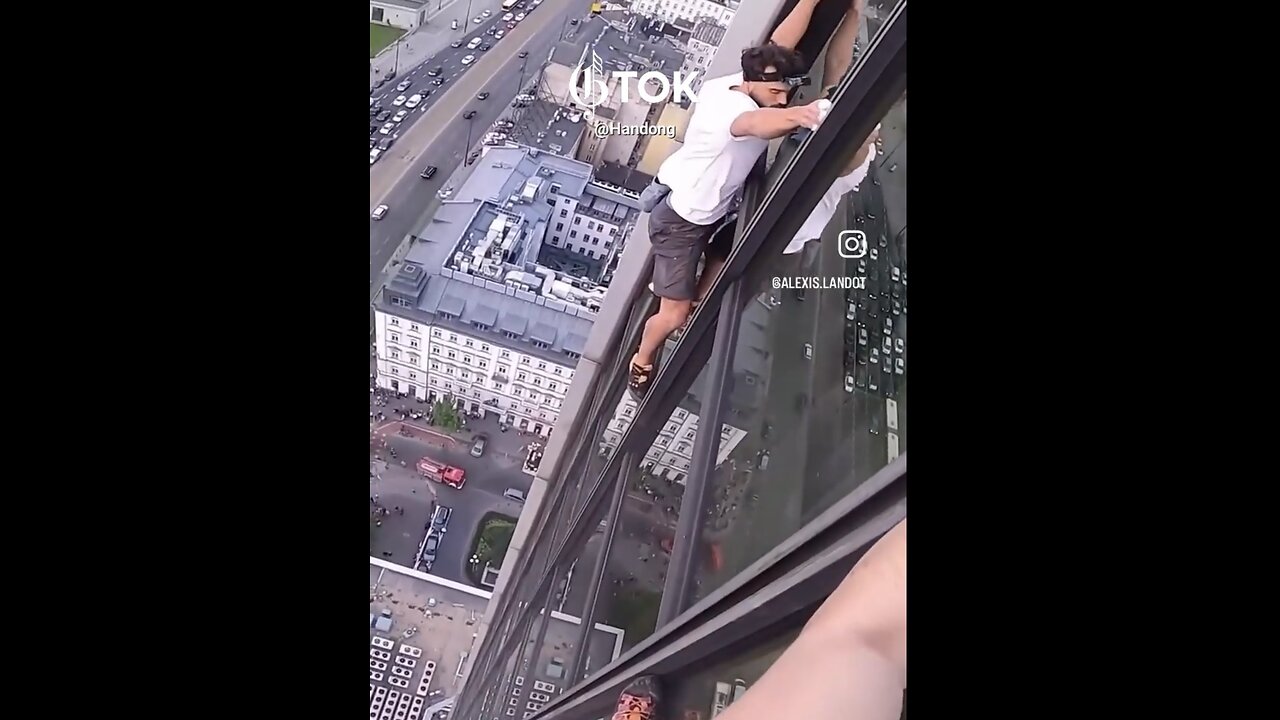 CLIMBERS CLIMB🏙️🧗♀️📸TALLEST SKYSCRAPER BUILDING🌆🧗♂️🏆💫
