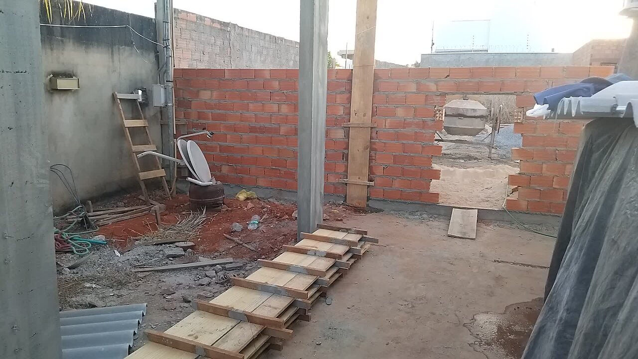 Construction of the side wall at the base of the area
