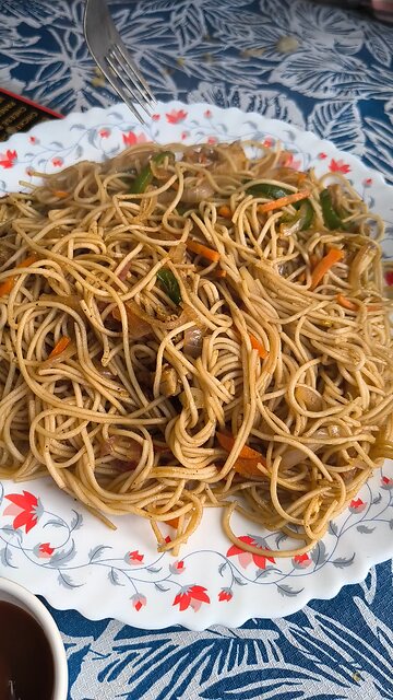 chicken chowmein in darjeeling