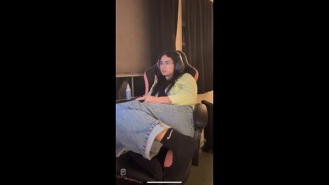 Leila is Effortless💙💛🖤