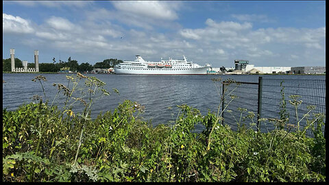 Asielboot Ocean Majesty in Velsen 5 augustus 2024