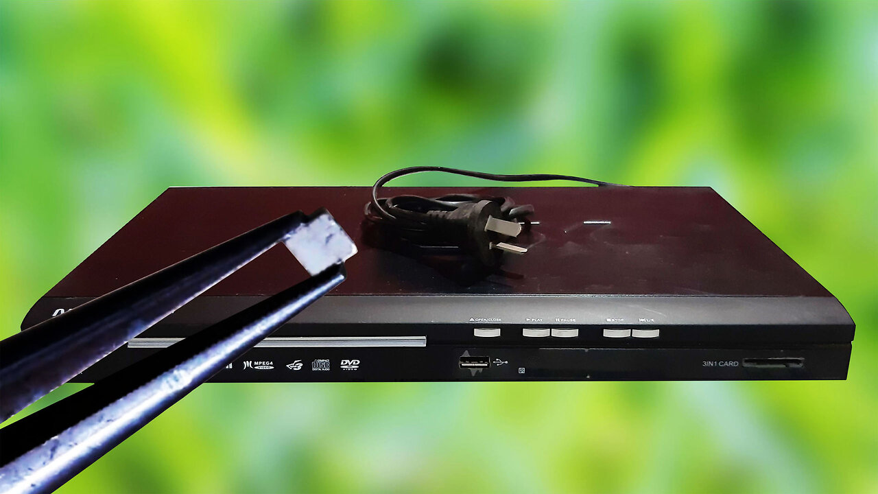 A brilliant idea with an old DVD player!