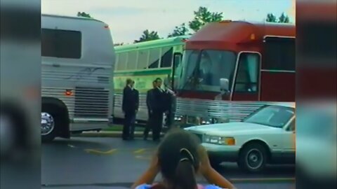 June 28, 1993 - Indiana Wedding of Julia Roberts & Lyle Lovett Creates Buzz