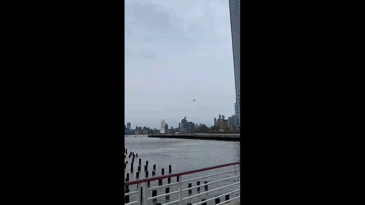 #helicoptercrash #hudsonriver #breakingnews