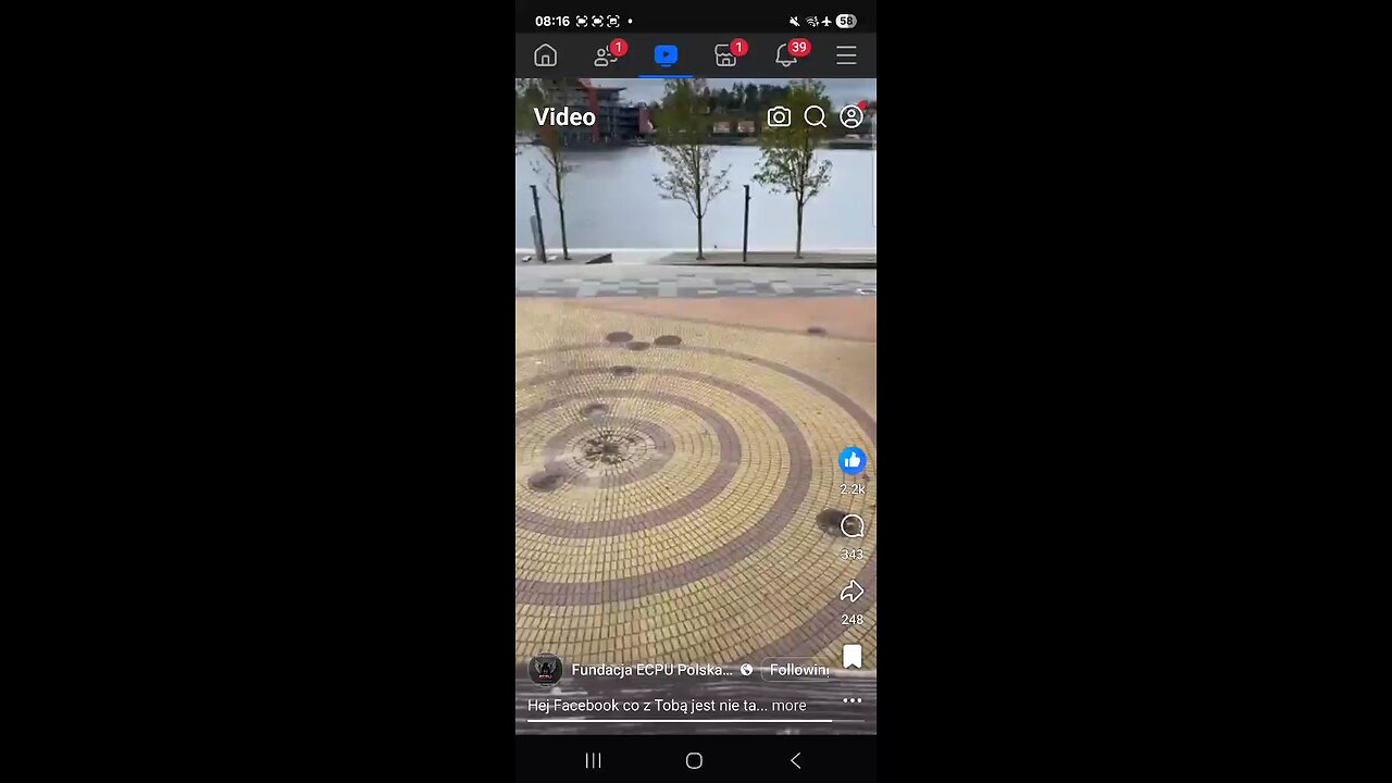 in polish : mother describes behaviour in kebab shop towards her daughter and pictures on the phone