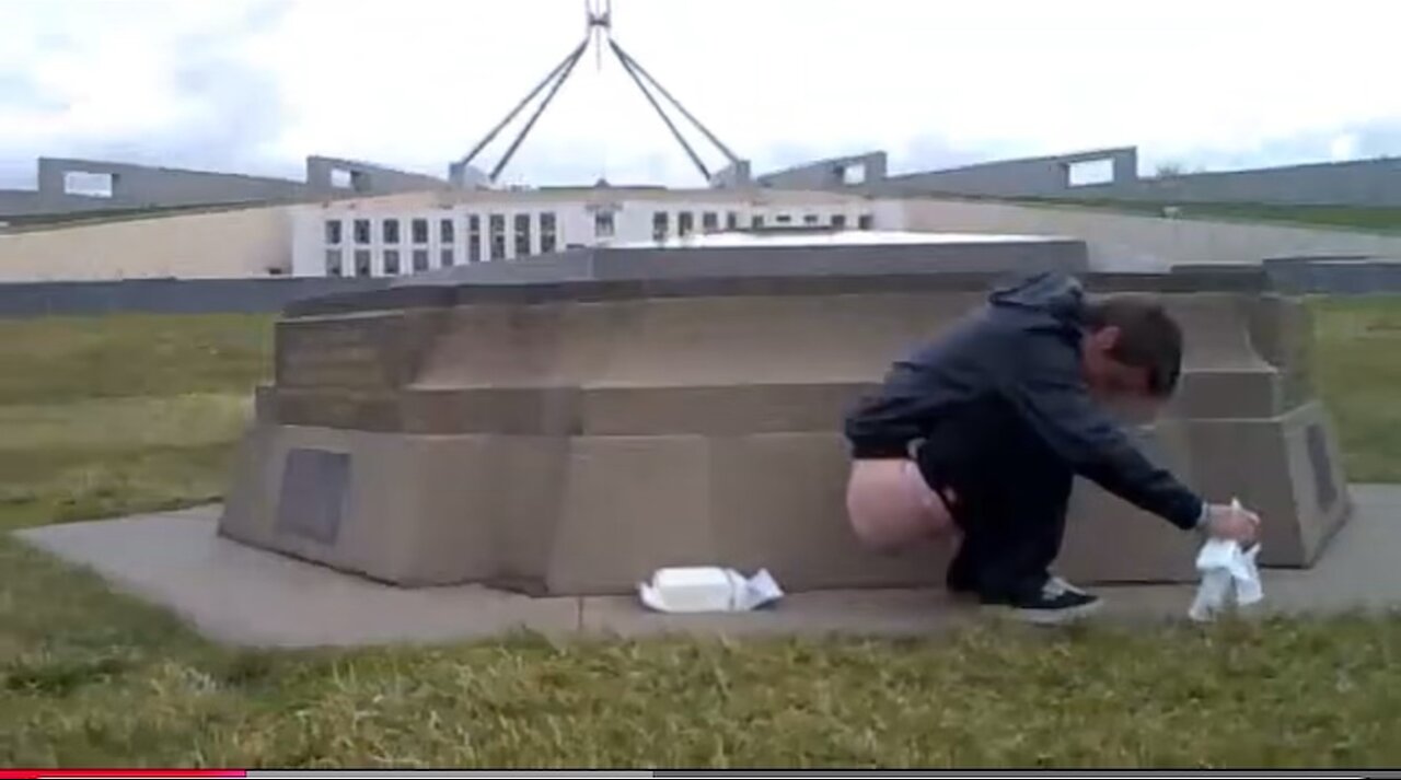 Shane Cuthbert shits at Parliament House