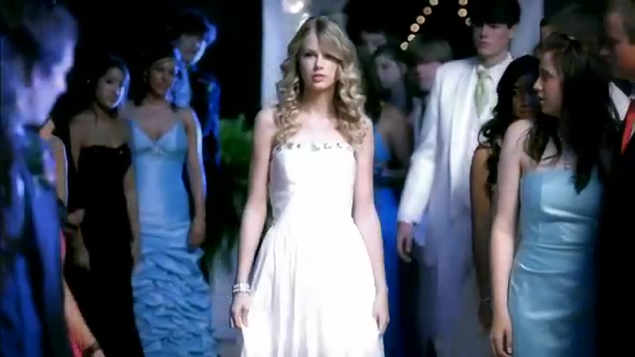 Taylor Swift - You Belong With Me