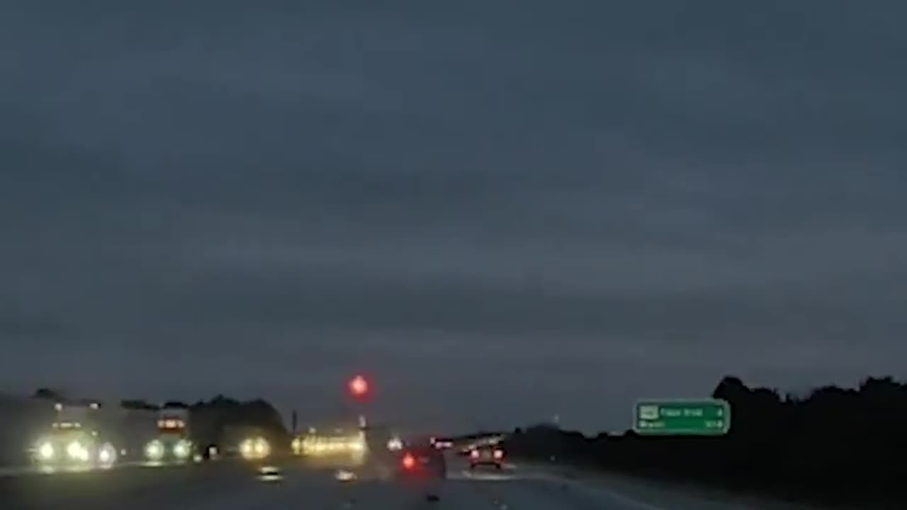 A Routine Landing Turns Dangerous When a Plane Strikes a Car on Florida’s I-95